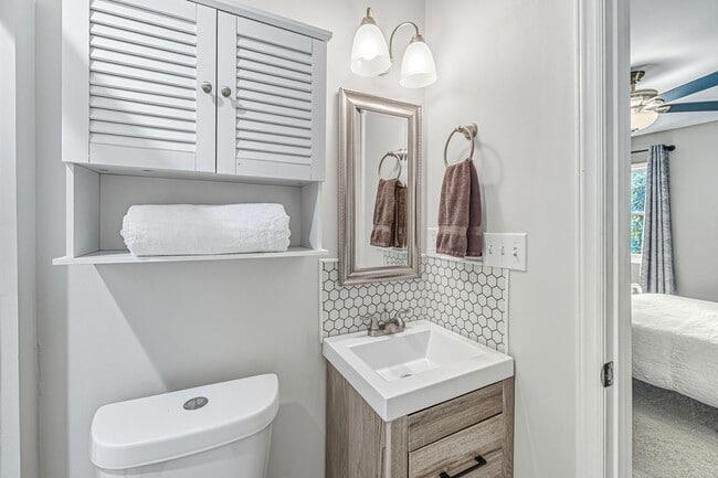 Building Photo - 2601 Bristol Pl