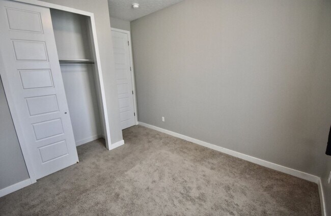 Building Photo - 968 Spruce Willow Wy