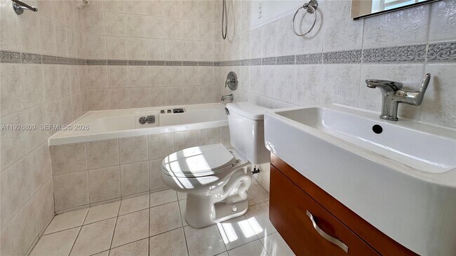 Building Photo - 7825 NE Bayshore Ct