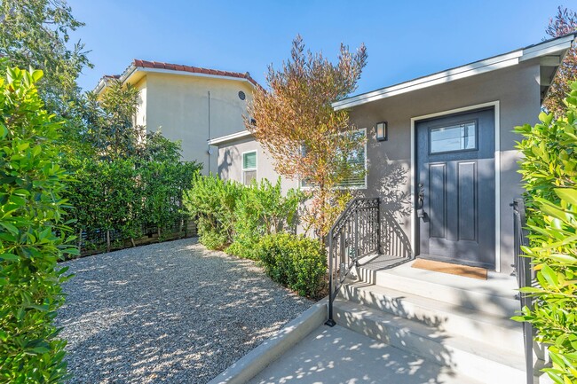 Building Photo - Cozy Home in Culver City!