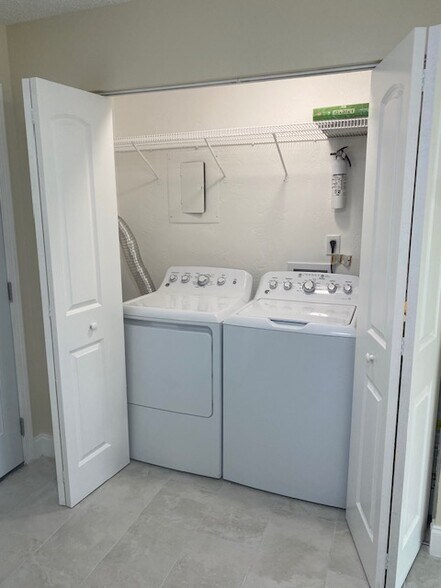 Building Photo - 2314 Fern Palm Dr