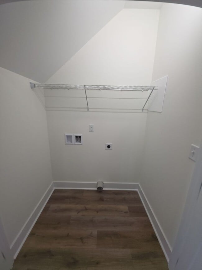 Building Photo - 3-Bedroom Highbury Townhome with Pool and Pickleball Court