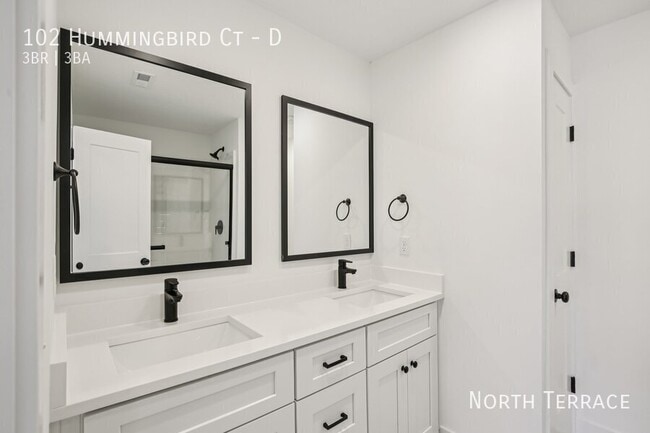 Building Photo - 102 Hummingbird Ct