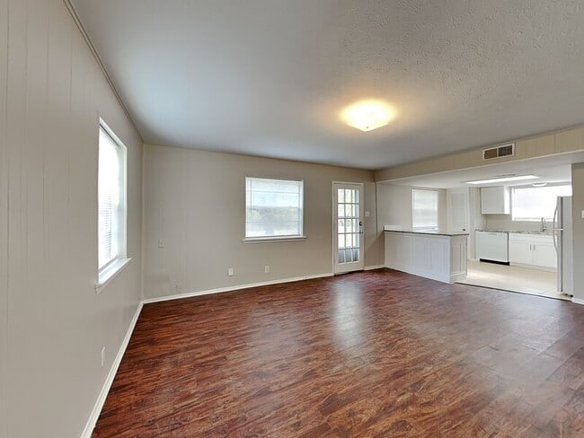 Building Photo - 329 Deer Creek Rd