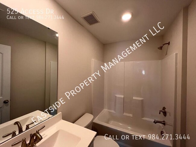 Building Photo - 525 Access Dr