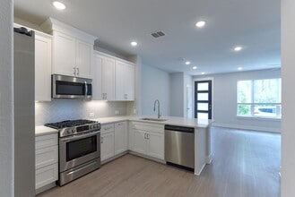 Building Photo - 817 Crystal Oak Ln