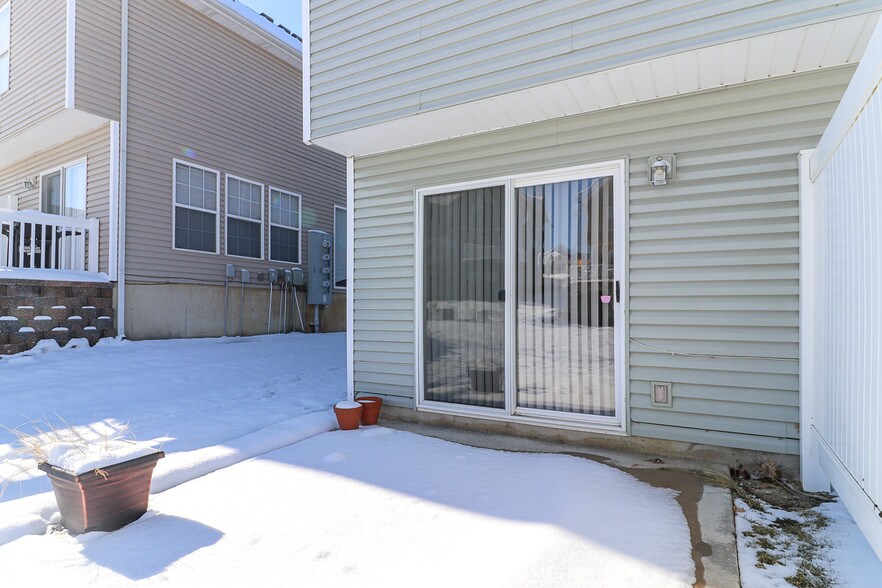 Building Photo - 2147 SW Gooseberry Ln