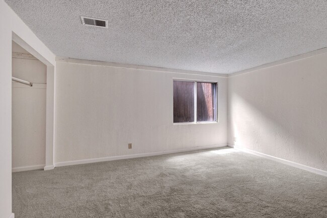 Building Photo - 266 W Rockrimmon Blvd