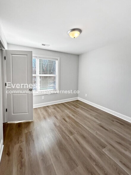 Building Photo - 509 Cook St