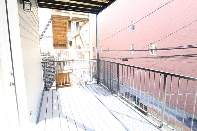 Building Photo - 1411 W Taylor St