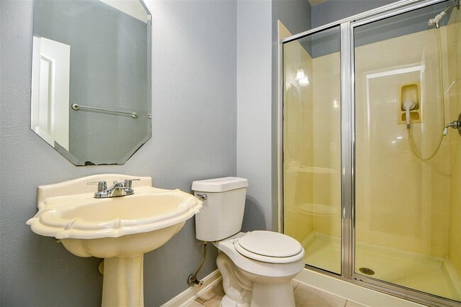 Building Photo - 12823 Dadebrook Ct