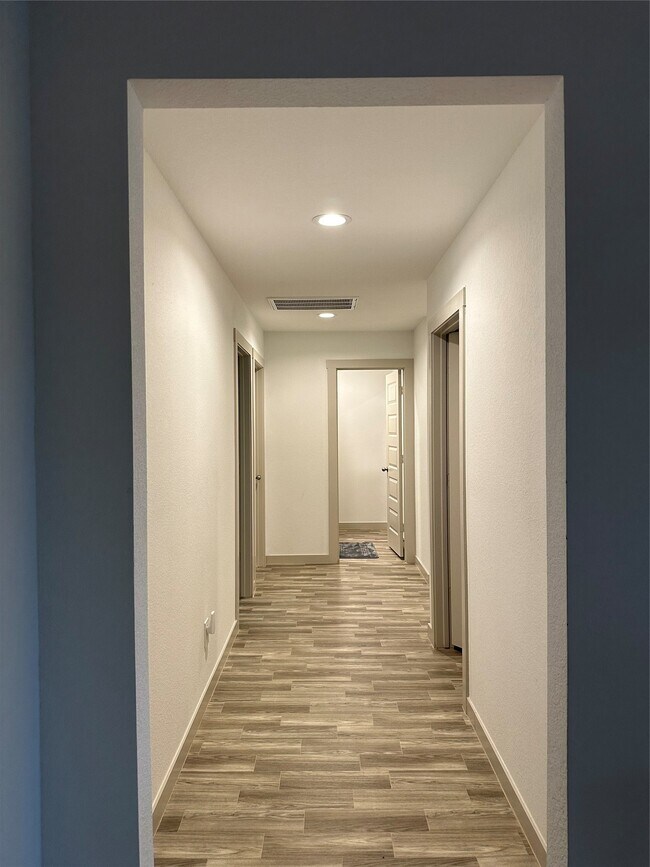 Building Photo - 6823 Dell Vista Drive