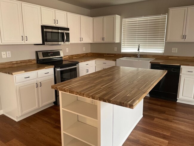 Building Photo - 7433 Spey Dr