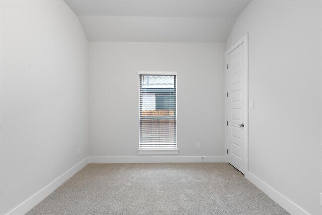 Building Photo - 626 Bay Breeze Dr