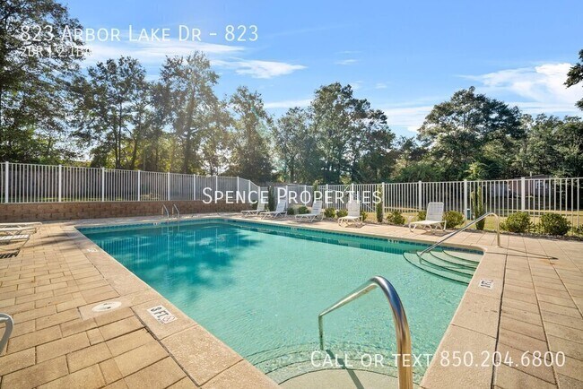 Building Photo - 823 Arbor Lake Dr
