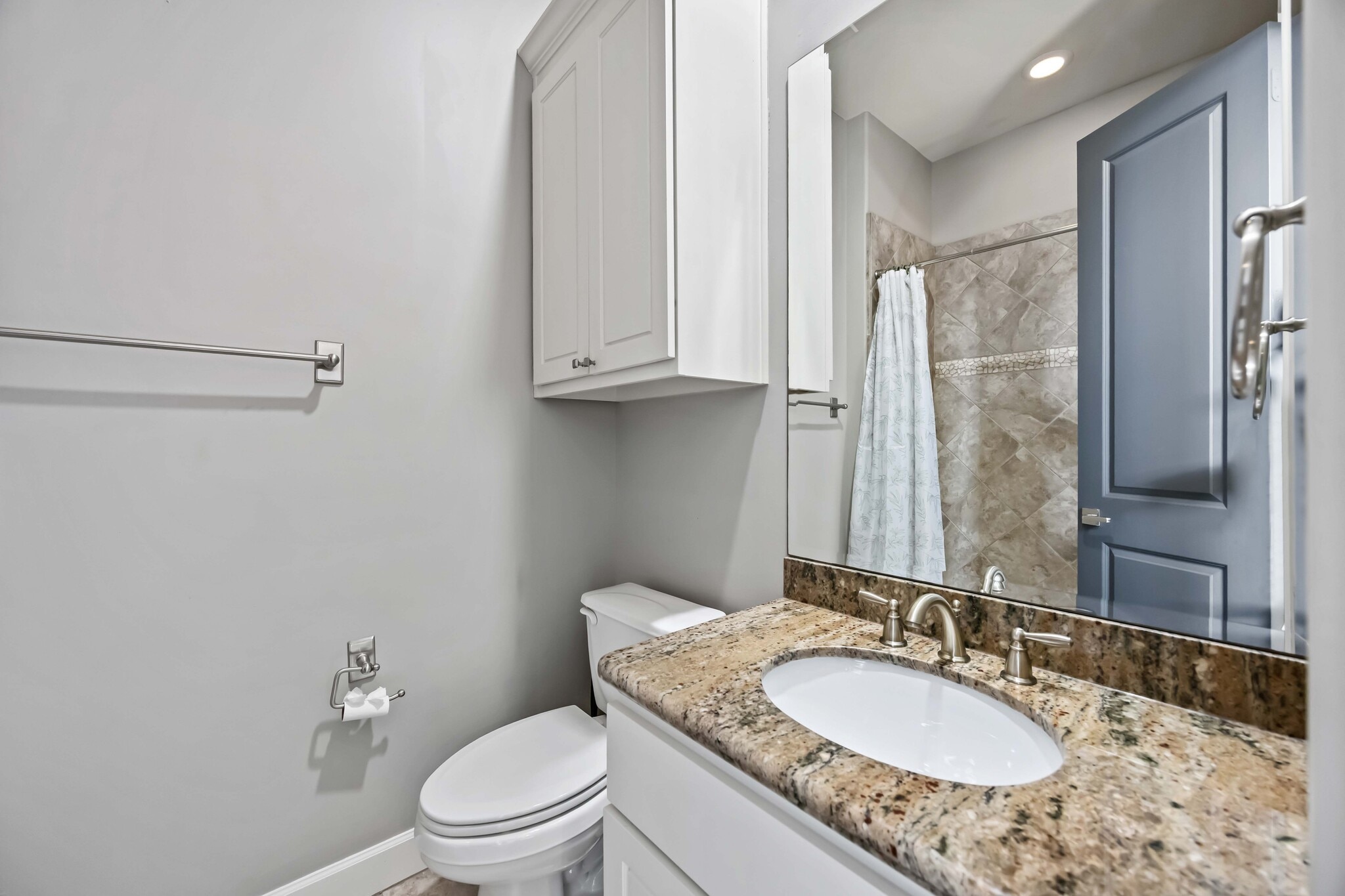 4th floor bathroom - 328 Bomar St