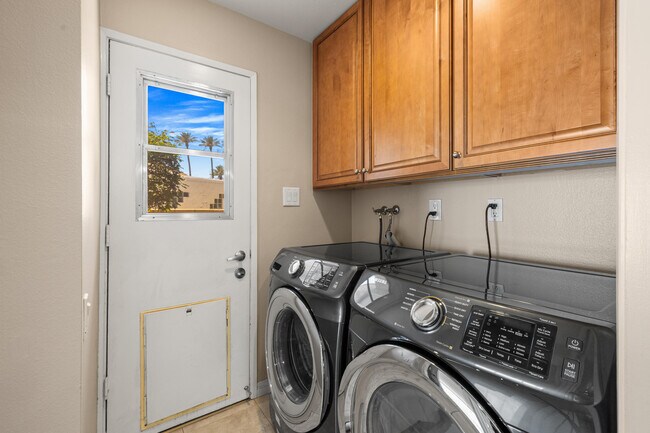 Building Photo - 70520 Gardenia Ct