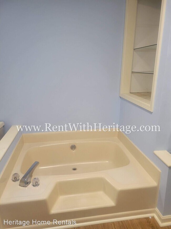 Building Photo - 4 br, 2 bath House - 4033 Balmoral Court