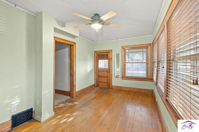 Building Photo - 350 N 41st St