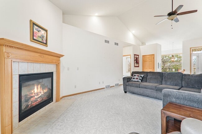 Building Photo - 9621 Shadow Wood Dr