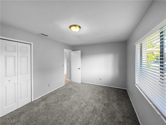 Building Photo - 133 SE 25th Ln