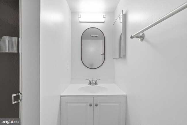 Building Photo - 541 Colecroft Ct