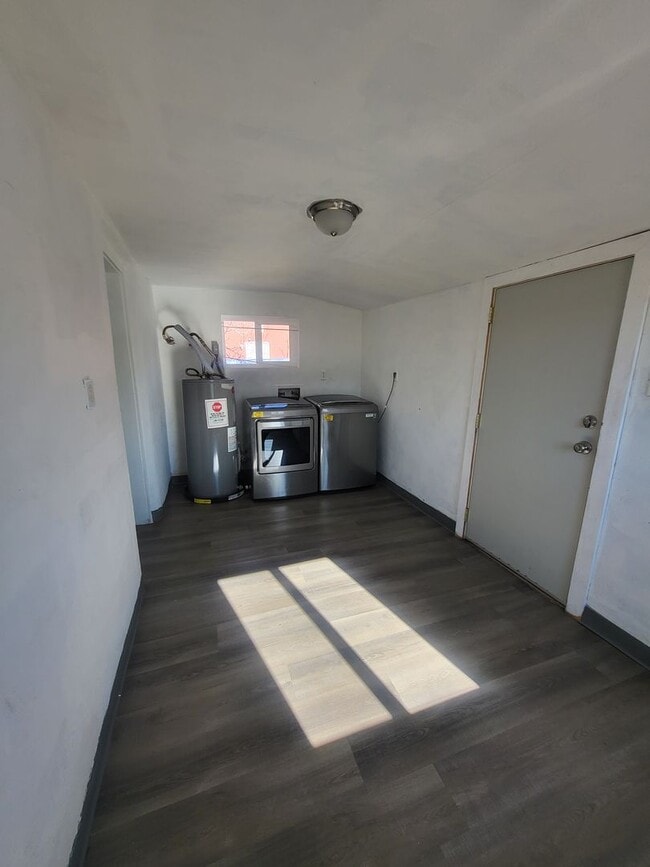 Building Photo - Newly renovated 2 bedroom House