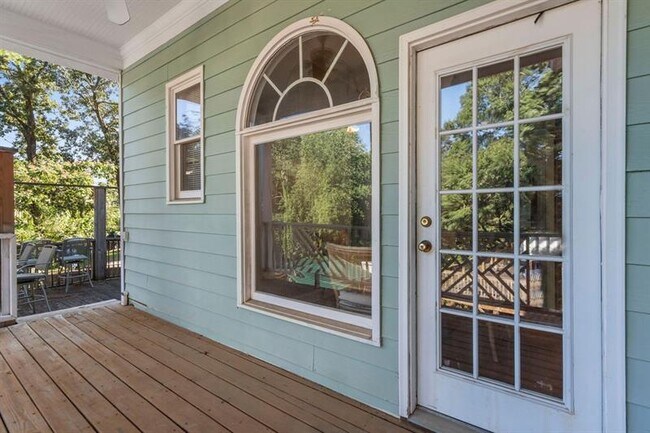 Building Photo - 65 Claire Dr SE