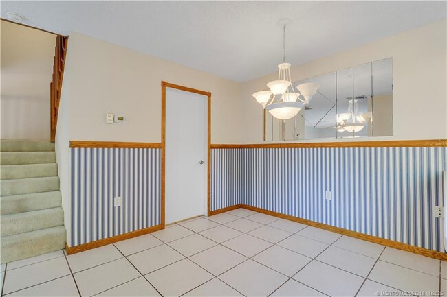 Building Photo - 5662 SE Windsong Ln