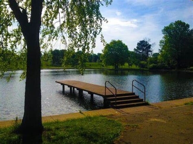 Building Photo - 5836 Sunshine Dr