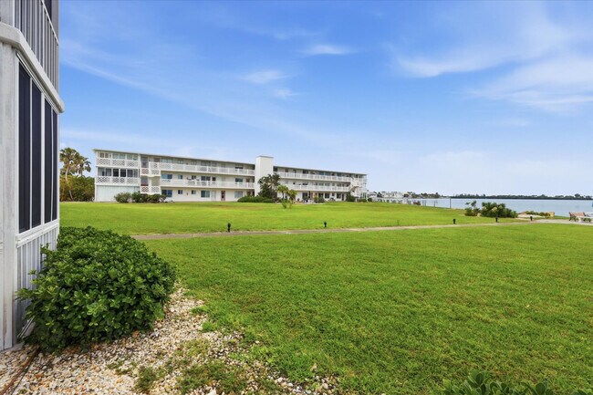 Building Photo - 769 John Ringling Blvd