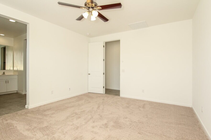 Building Photo - 17342 W Running Deer Trl