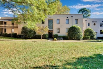 Building Photo - Fully furnished and thoughtfully updated top-floor condo in the heart of Dilworth at desirable My...