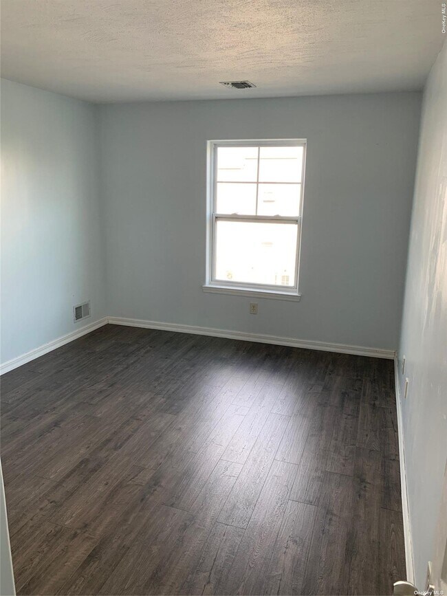 Building Photo - 208 Beach Breeze Pl