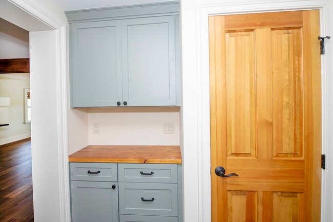 Building Photo - 39 MERRITT Ave