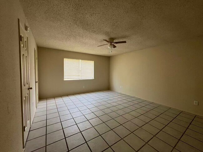 Building Photo - Beautiful 3 Bedroom 2 Bathroom in Plano!