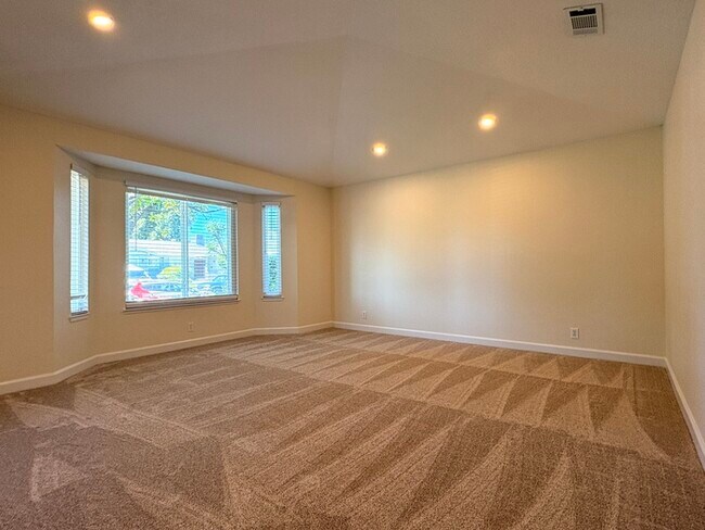 Building Photo - Beautiful 3 Bedroom, 2.5 Bathroom Fully Remodeled Home in Orangevale!