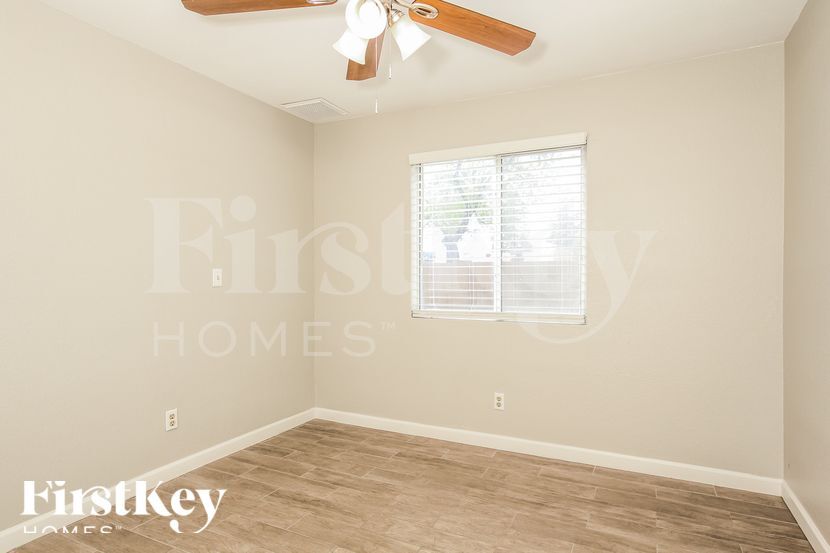 Building Photo - 4237 W Grovers Ave