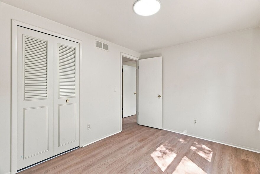 Building Photo - 4856 Danbury Dr