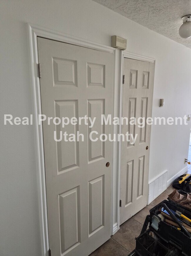 Building Photo - Orem Townhome New Flooring Finished soon