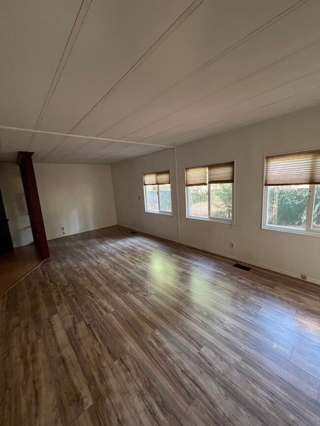 Building Photo - Magalia Home for rent, 1 car garage, 2 bed...