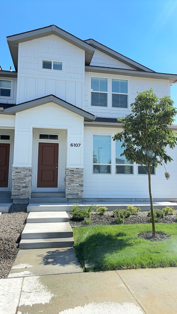 Building Photo - Roe Street Townhomes