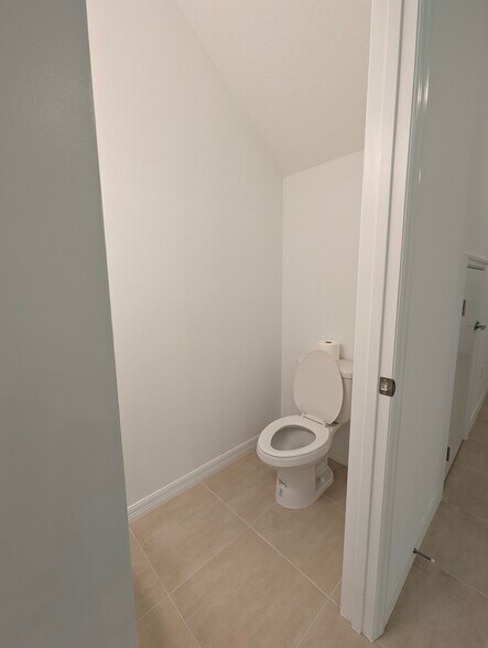 Building Photo - 2093 Hallier Cv