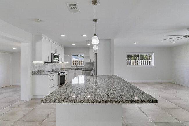 Building Photo - 636 Eastwind Dr