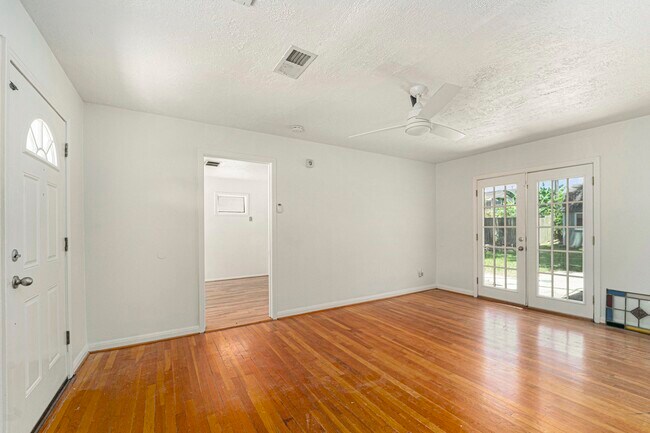 Building Photo - 1720 Libbey Dr