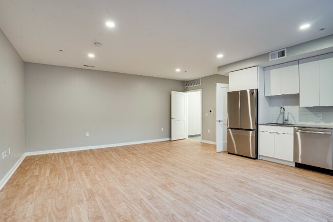 Building Photo - 2210 Wisconsin Ave NW