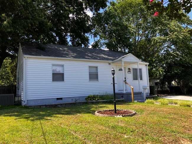 Building Photo - Roland Park