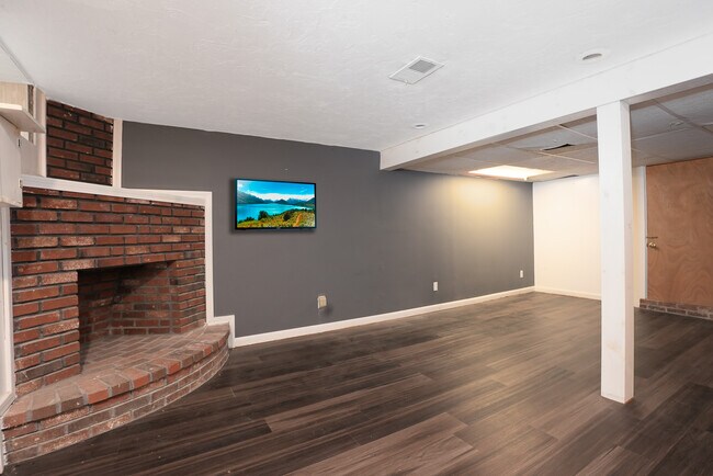 Building Photo - 30 Florence St