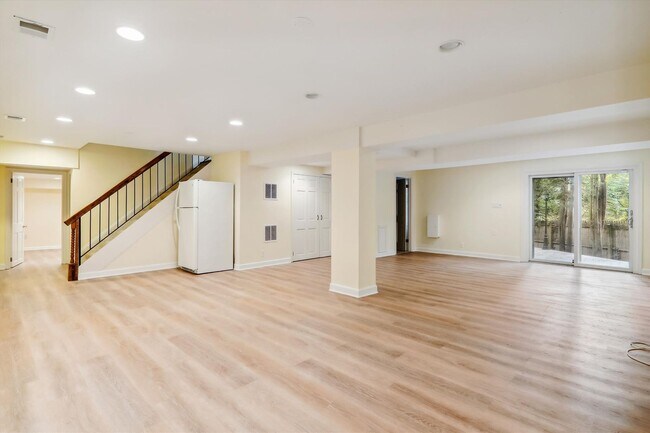 Building Photo - 5 BR 4.5 BA home with inground heated pool and extensive hardscape!