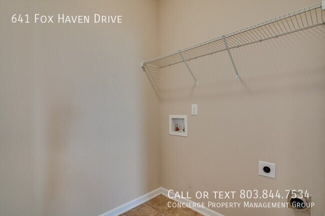Building Photo - 641 Fox Haven Dr
